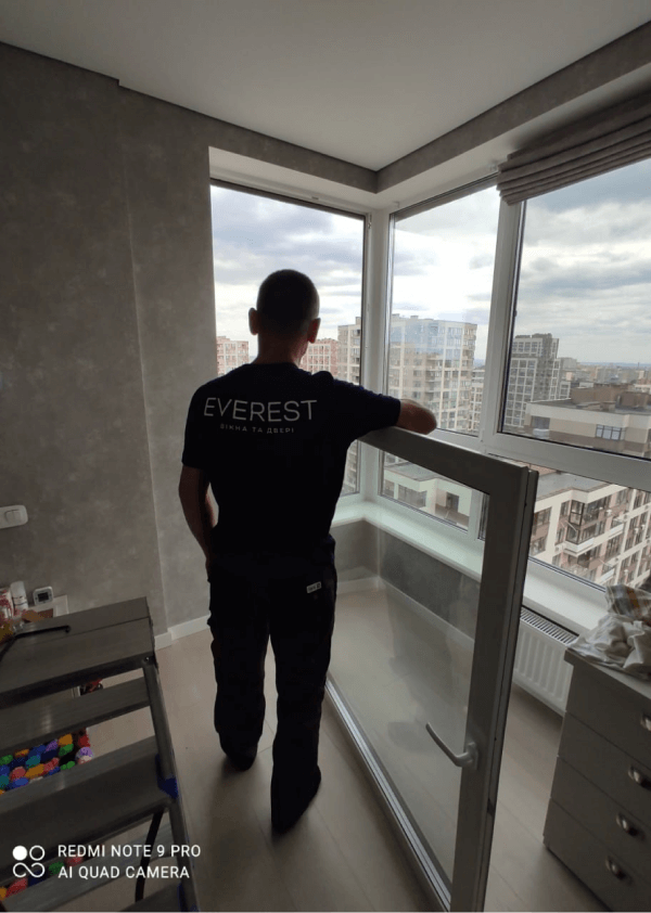Замовити скління балкону Київ