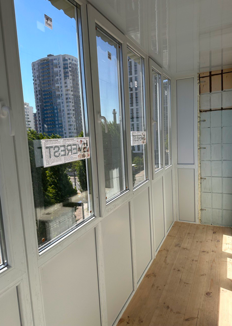 Скління балкону Київ